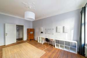 Bezugsfreie 4-Zimmer-Altbauwohnung in Top-Lage: Hohe Decken, Parkett, Stuck Balkon und vieles mehr! – Die vollständige Adresse der Immobilie erhältst du vom Anbieter., 10119 Prenzlauer Berg, Berlin – Vorschaubild 8