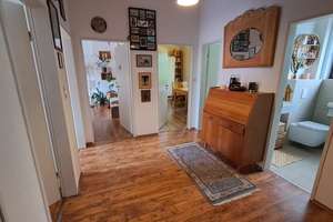 Sanierte 4 Zi Wohnung - auch WG geeignet