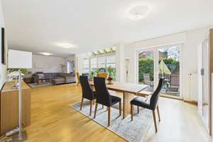 Freistehendes Familienhaus mit sonniger Terrasse, gemütlichem Garten, Einbauküche & Doppelgarage – Die vollständige Adresse der Immobilie erhältst du vom Anbieter., 40489 Wittlaer, Düsseldorf – Vorschaubild 2