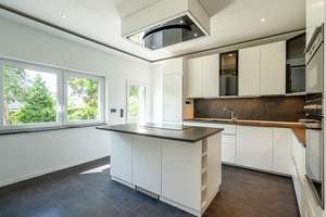 Exklusiv modernisierte Altbauvilla mit großzügigem Grundstück und stilvollen Ausstattungsdetails – Die vollständige Adresse der Immobilie erhältst du vom Anbieter., 23858 Reinfeld (Holstein) – Vorschaubild 12