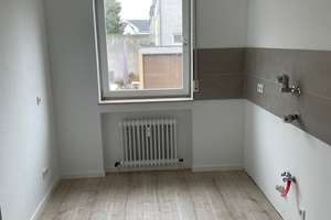 Frisch renovierte 2-Zimmer-Wohnung in Wiesbaden-Erbenheim mit Garage – Konradinstr. 0, 65205 Erbenheim, Wiesbaden – Vorschaubild 4