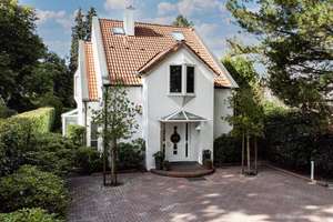 Stilvolles und repräsentatives Wohnen in Rissen: Modernes EFH mit Kamin, Wintergarten, Doppelcarport – Die vollständige Adresse der Immobilie erhältst du vom Anbieter., 22559 Rissen, Hamburg – Vorschaubild 2