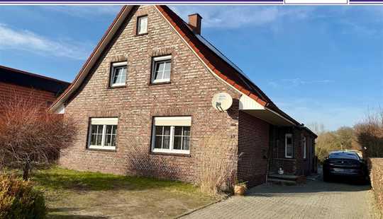 Bild von Gepflegtes Einfamilienhaus mit Kaminofen, großem Grundstück und Doppelgarage in Aurich Egels