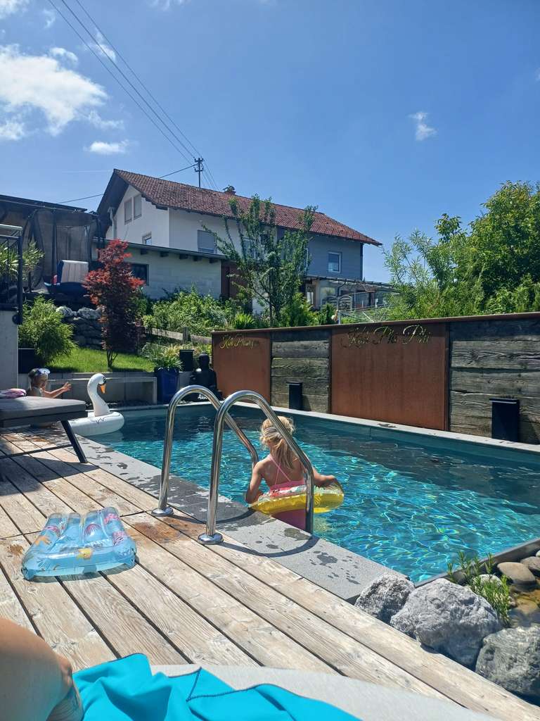 Immobilie in Buchenberg - Einzigartige Doppelhaushälfte mit großer Garage, Wintergarten und Poolanlage - Bild 2