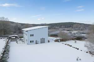 Duplex-Wohnung + Betriebsgebäude 
Terrasse + Garten, Blick in das Naturschutzgebiet – Die vollständige Adresse der Immobilie erhältst du vom Anbieter., 91330 Eggolsheim – Vorschaubild 1