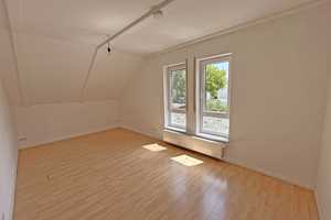 5691 - Attraktive Doppelhaushälfte mit Terrasse, Stellplatz und Garage in Hochstetten! – Karlsruhe (Kreis) – Vorschaubild 13