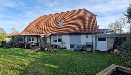 Bild von Einfamilienhaus mit großem Garten in Feldrandlage