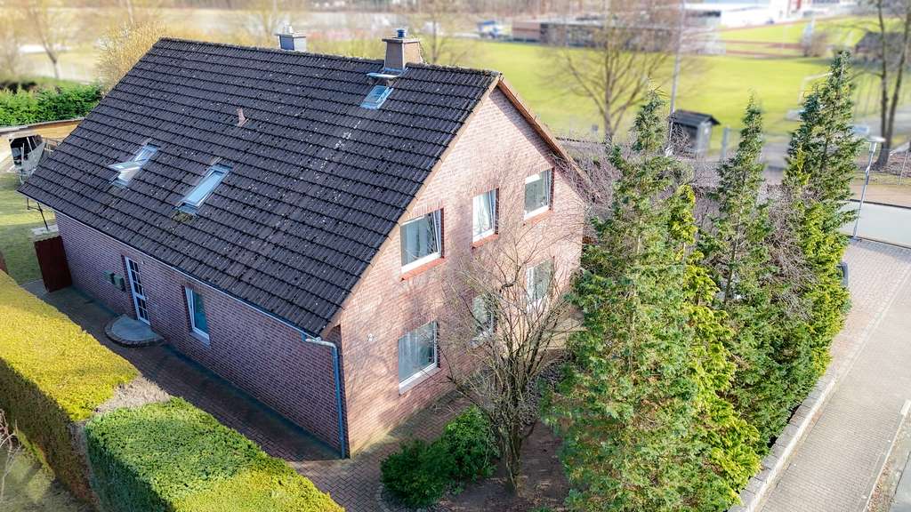 Immobilie in Wesendorf - Zweifamilienhaus in Wesendorf auf Eckgrundstück  - Bild 0