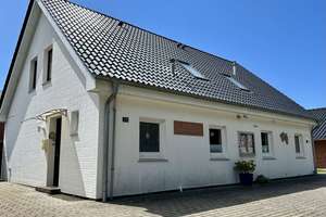 Doppelhaushälfte auf Eigenland mit Terrasse – Vielseitige Kapitalanlage in Toplage – Die vollständige Adresse der Immobilie erhältst du vom Anbieter., 25761 Büsum – Vorschaubild 2