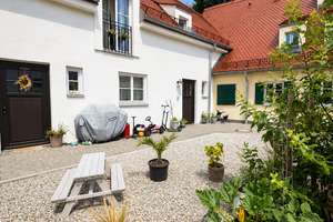 **INNINGEN** Exklusive Reihenmittelhausartige 3,5 ZwKB in ehemaliger Scheune
