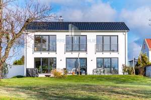 Moderne Familienresidenz mit großem Grd. & hochwertiger Ausstattung & Top-Energieeffizienz: Radebeul – Die vollständige Adresse der Immobilie erhältst du vom Anbieter., 1445 Radebeul – Vorschaubild 2