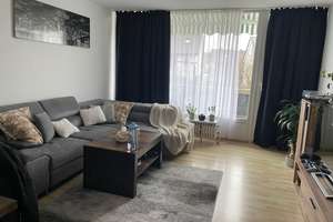 Vollständig renovierte 2-Raum-Wohnung mit Balkon und Einbauküche in Bielefeld