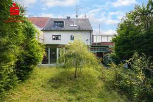 Geräumige Doppelhaushälfte mit viel Potential auf weitläufigem Grundstück am Siemenspark