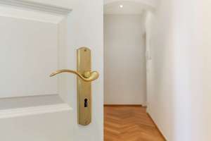 Zeitloser Altbaucharme trifft moderne Substanz – Die vollständige Adresse der Immobilie erhältst du vom Anbieter., 10245 Friedrichshain, Berlin – Vorschaubild 2