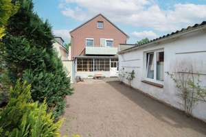 Kapitalanlage in Bad Schwartau: vermietetes 3-Parteien-Haus auf großem Eigenlandgrundstück – Die vollständige Adresse der Immobilie erhältst du vom Anbieter., 23611 Bad Schwartau – Vorschaubild 3