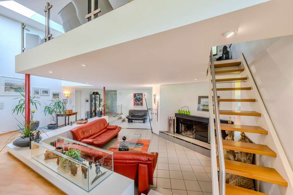 Immobilie in Wernau (Neckar) - Exklusive Haupteinheit im Architektenhaus mit Traumgarten & 446 m² Wohnfläche - Bild 3