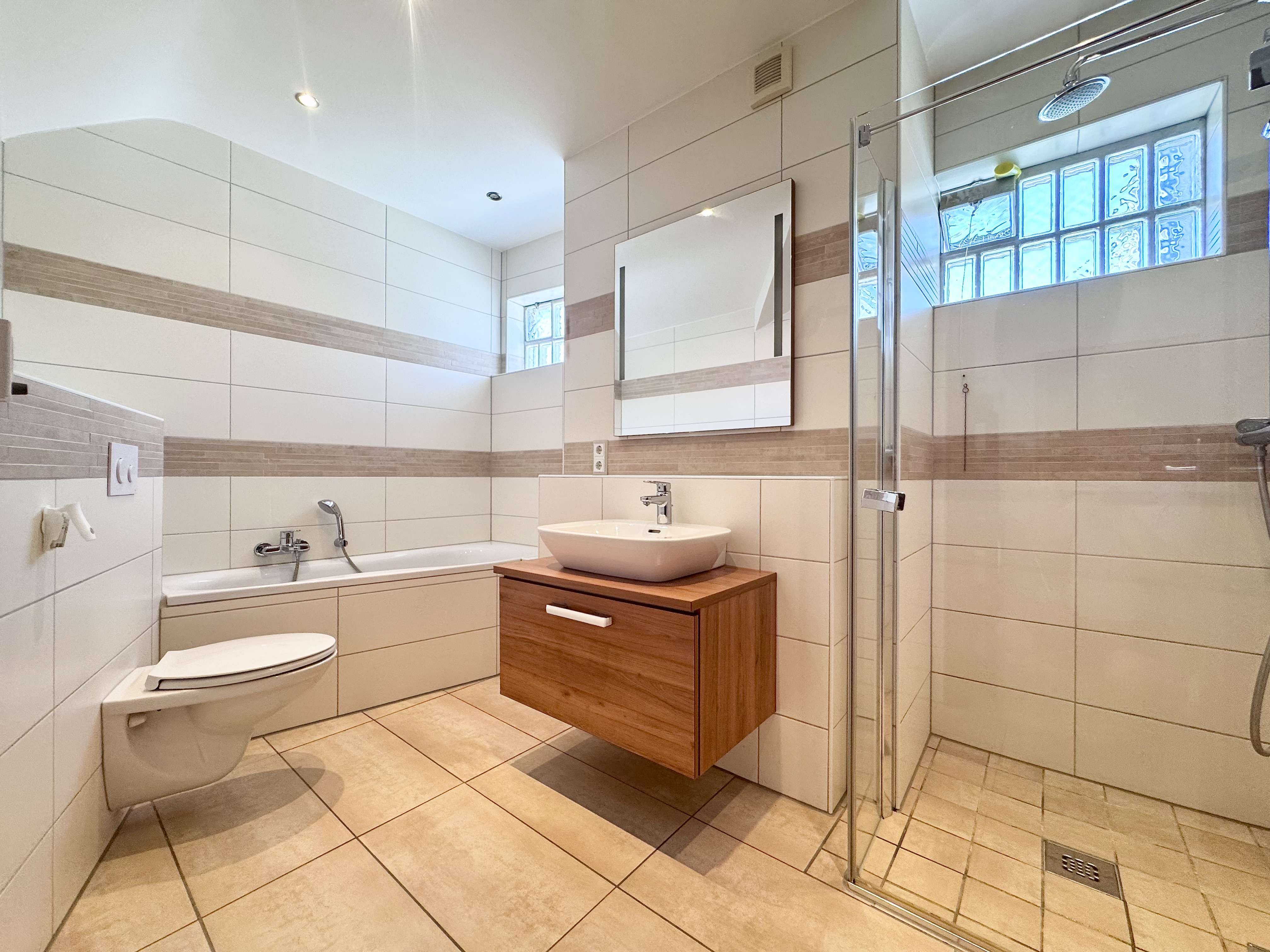 Immobilie in Schwalmtal - • Großzügiges WOHNHAUS mit separater Einheit • 360 m² Fläche in zentraler Lage von WALDNIEL... - Bild 4