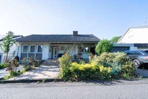 Großzügiger Bungalow mit Einliegerwohnung und Wohlfühlgarten – Die vollständige Adresse der Immobilie erhältst du vom Anbieter., 56077 Arenberg, Koblenz – Vorschaubild 2