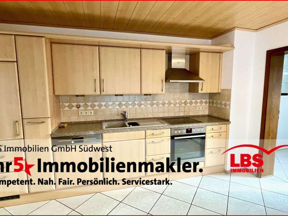 Küche mit Zugang zur Speiseka