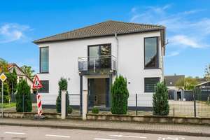 Neuwertige Stadtvilla in Kehl -Großzügig modern & bezugsfertig – Die vollständige Adresse der Immobilie erhältst du vom Anbieter., 77694 Kehl – Vorschaubild 1