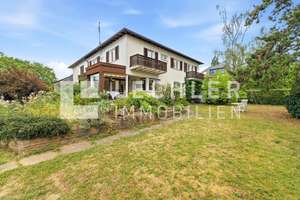 Winkelhaus mit Einliegerwohnung auf traumhaftem Eckgrundstück