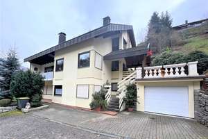 Hochwertiges Einfamilienhaus mit ELW und Garage in bevorzugter, zentrumsnaher, ruhiger Halbhöh – Die vollständige Adresse der Immobilie erhältst du vom Anbieter., 77830 Bühlertal – Vorschaubild 1