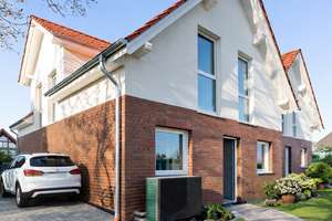 *NEUBAU Ersbezug** in Harsum ** Eingewachsenes Grundstück**Feldrandlage*Provisonsfrei – An der Schule 2C, 31177 Harsum – Vorschaubild 1