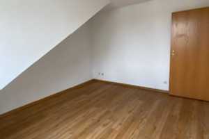 Helle & renovierte Dachgeschosswohnung mit Balkon – Spichernstraße 27, 47137 Duisburg – Vorschaubild 6