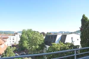 Neu modernisierte Stadtwohnung mit Aussicht