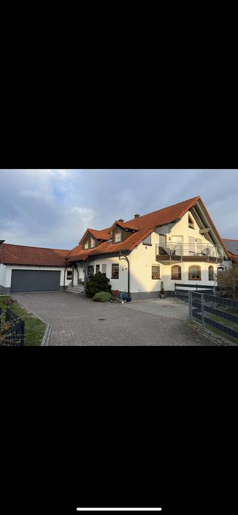 Immobilie in Nagold - Einfamilienhaus / Mehrfamilienhaus mit gr. Garage in Nagold /Vollmaringen - Bild 0