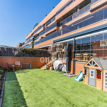 Im prestigeträchtigen Viertel Quirón in Pozuelo de Alarcón befindet sich diese exklusive 207 m² groß