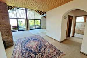 Zweifamilienhaus mit Traumgarten, 2 Garagen, Pool, ausgebautem Souterrain und schöner Aussicht – Wetteraukreis – Vorschaubild 11