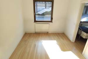 Helle 3-Zimmer Wohnung in Stuttgart-Zuffenhausen WG geeignet – Die vollständige Adresse der Immobilie erhältst du vom Anbieter., 70435 Zuffenhausen-Hohenstein, Stuttgart – Vorschaubild 8