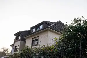 *** 3 PARTEIEN im MFH in BELIEBTER LAGE mit viel WOHNFLÄCHE *** – Delmenhorst – Vorschaubild 1