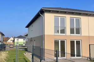 Exklusive Neubau-Doppelhaushälfte | 140 m² | Garten, Terrasse & direkte S-Bahn-Anbindung nach Berlin