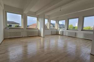 Großzügige sanierte 5 Zimmer Etagenwohnung in Rüttenscheid mit Balkon, Gäste Bad, Aufzug, 4. OG