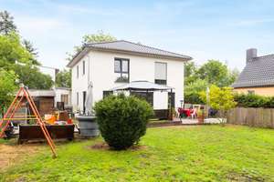 Moderne Stadtvilla + renovierte Remise: Mehrfamilienwohnen in Petershagen! – Die vollständige Adresse der Immobilie erhältst du vom Anbieter., 15370 Petershagen/Eggersdorf – Vorschaubild 1