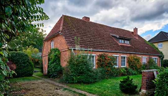 Bild von Ihr neues Projekt: Einfamilienhaus mit Einliegerwohnung in Schwerin Mueß – bereit für frische Ideen