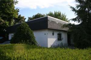 Wie eine grüne Insel: Einfamilien-Bungalow, ruhige Lage, Doppelgarage, Vollunterkellerung! – Die vollständige Adresse der Immobilie erhältst du vom Anbieter., 65917 Hofheim am Taunus – Vorschaubild 3