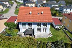 | Lebensräume! | 

Gepflegte Doppelhaushälfte mit Garten, Garage und Ausbaureserve – Die vollständige Adresse der Immobilie erhältst du vom Anbieter., 93142 Maxhütte-Haidhof – Vorschaubild 4