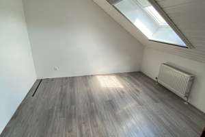 Große DG-Wohnung mit Balkon in ruhiger Lage von Zell- 3,5 Zi-82qm-