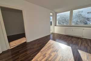 2 Zimmer mit Balkon, hell, zentral, Nähe MHH,  gute Verkehrsanbindung, im Grünen – Hannover – Vorschaubild 3