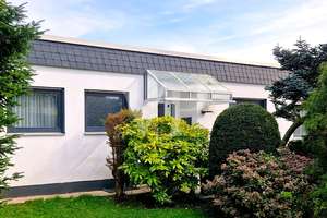 Bungalow in Feldrandlage mit Süd-Atrium – Die vollständige Adresse der Immobilie erhältst du vom Anbieter., 50765 Esch/Auweiler, Köln – Vorschaubild 2