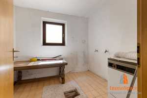 IMMOSPACE *** GROßZÜGIGES EIN-  BZW ZWEIFAMILIENHAUS MIT GARTEN, XXL-GARAGEN UND STADELBEREICH *** – Augsburg (Kreis) – Vorschaubild 7