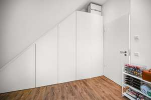 Exklusive Dachgeschosswohnung mit Einbauküche und großem Sonnenbalkon inkl. Panoramablick im Zentrum – Hauptstraße 70, 53604 Bad Honnef – Vorschaubild 10