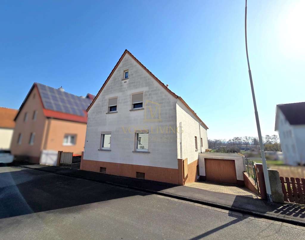 Immobilie in Wöllstadt - Ein-| Zweifamilienhaus mit 2 Balkonen, Garten, Keller, Garage und 2 KFZ Stellplätzen in Feldrandlage - Bild 1