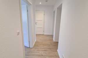 JETZT in Ihre sanierte Wohnung ziehen - tolle 2-Raum mit Balkon – Völpker Str. 17, 39110 Magdeburg – Vorschaubild 1