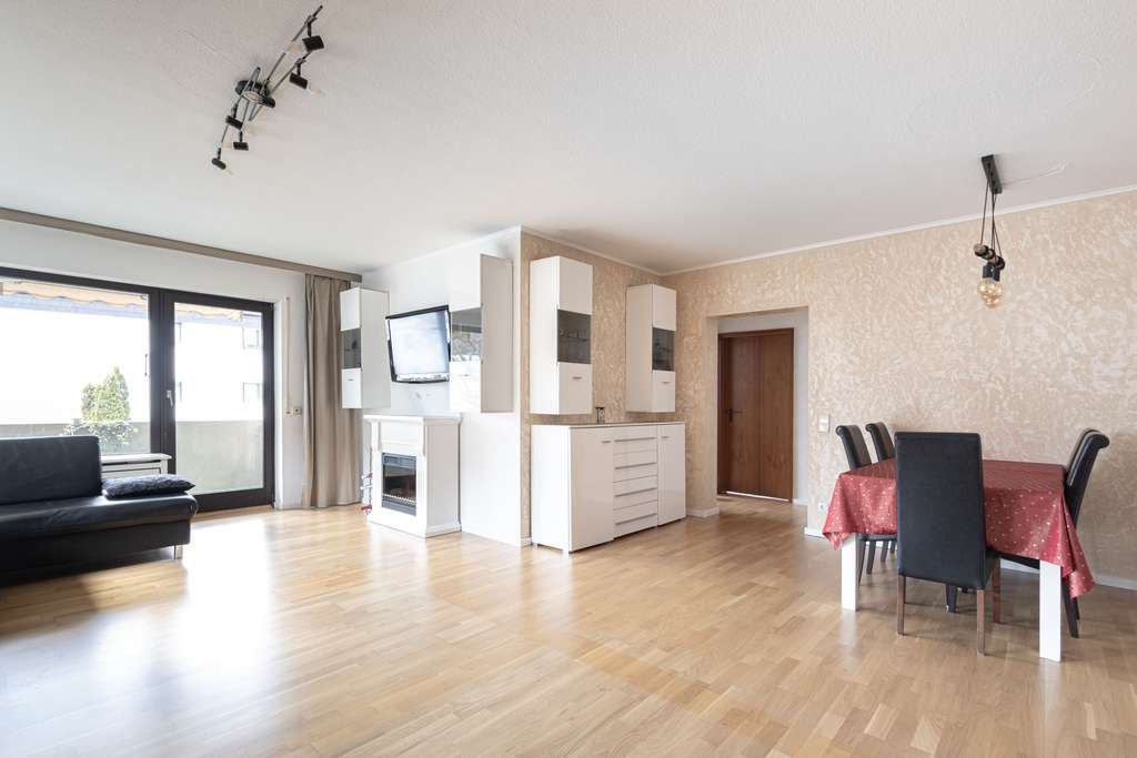 Immobilie in Bad Bergzabern - Attraktive 3-ZKB-ETW in ruhiger Lage mit Stellplatz und Balkon - Bild 2