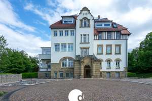 Möblierte und exklusive 3-Zimmer-Wohnung in stilvoller Villa mit Parkanlage