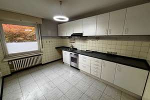Geräumiges Wohnhaus mit mehreren Garagen in Beverungen – Die vollständige Adresse der Immobilie erhältst du vom Anbieter., 37688 Beverungen – Vorschaubild 11